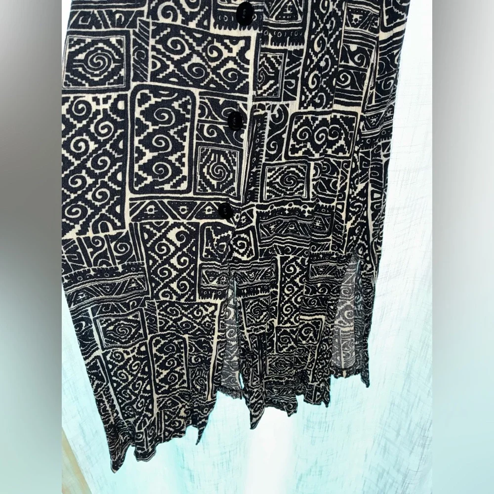 Black and White Geometric Maxi Dress - Picture 3 of 3